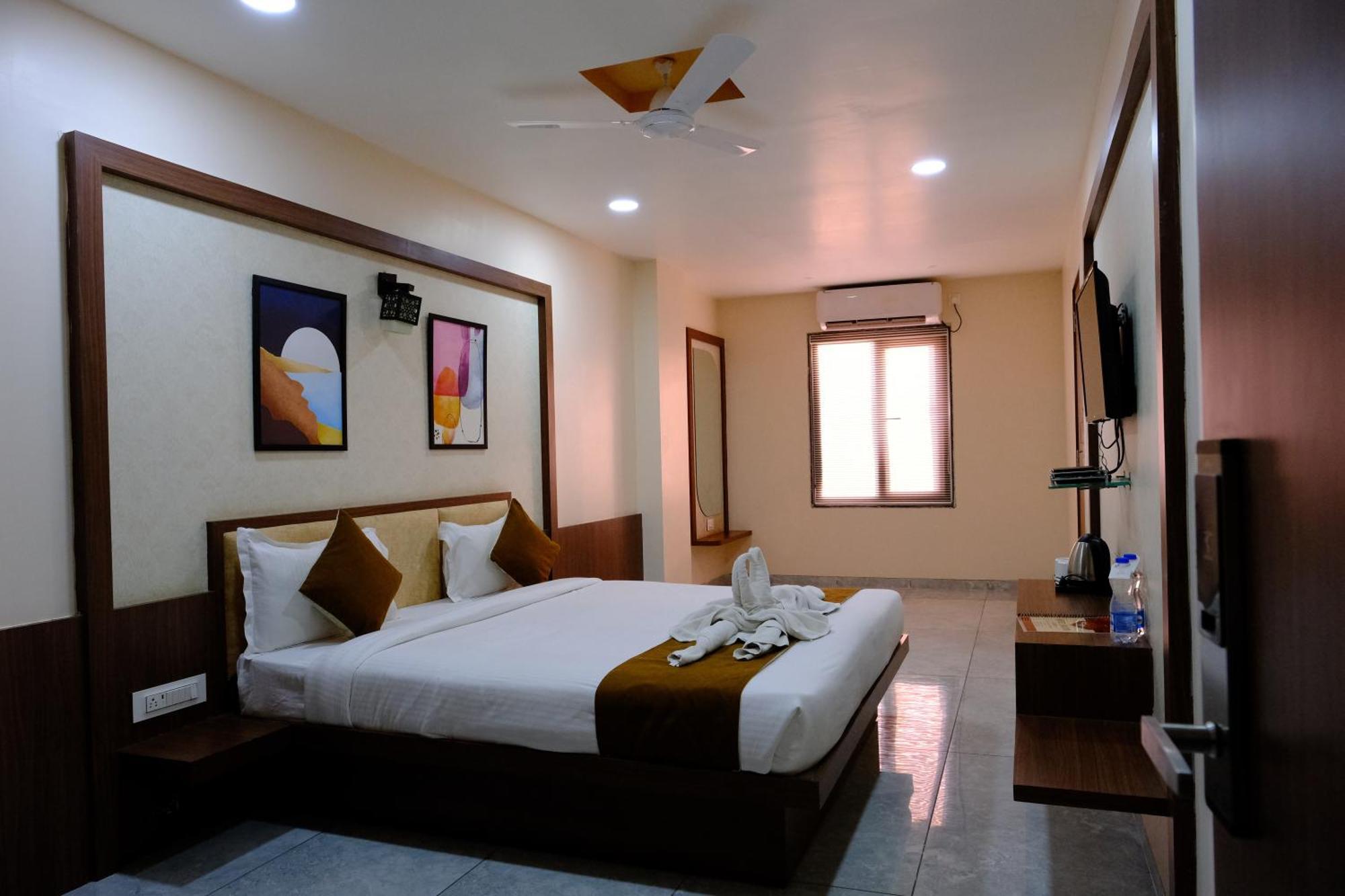 Hotel Sai Inn Rajpipla Dış mekan fotoğraf